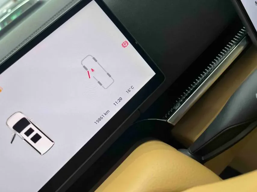 2025 Voyah Dream 1.5T 150HP L4 PHEV 41.7KWH,autocango,china used car exporter,china ev exporter,chinese used car exporter,chinese used ev exporter