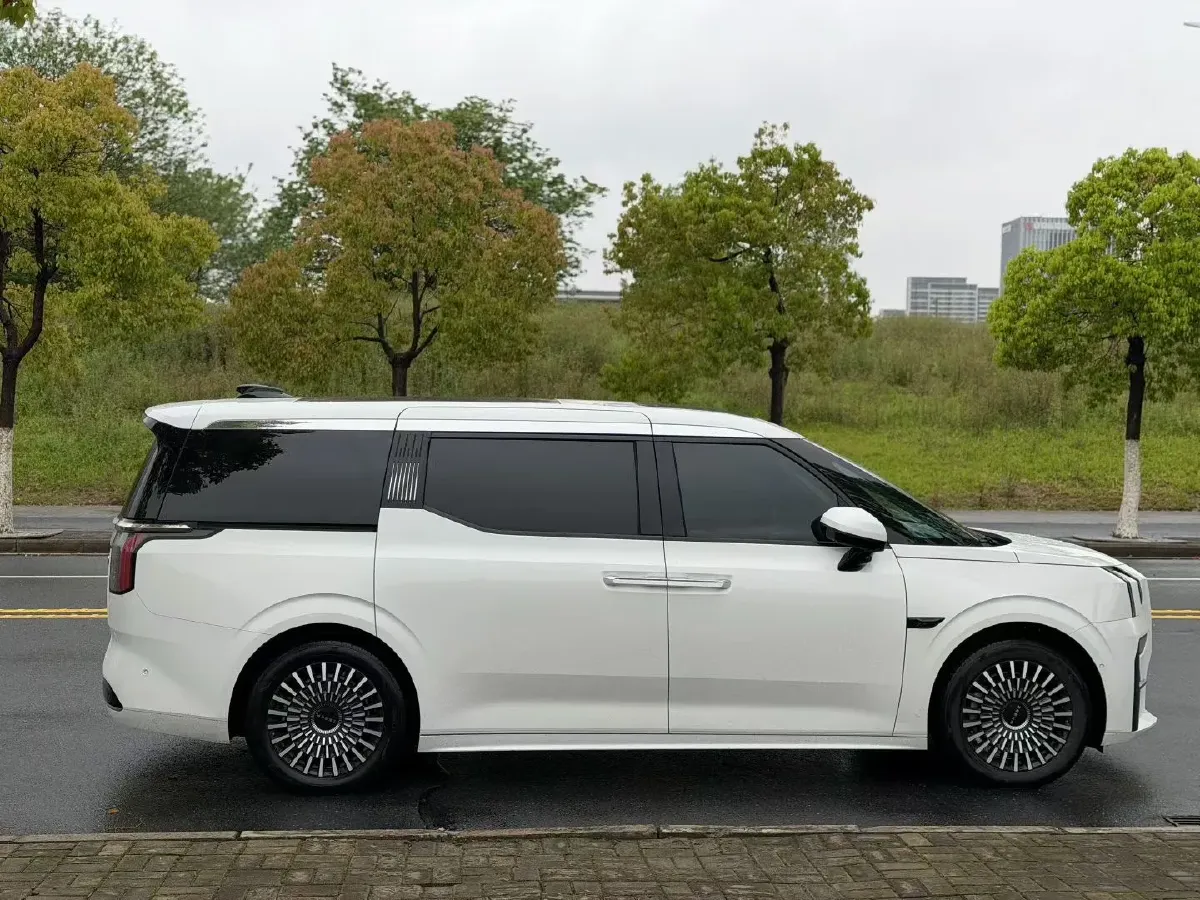 2022 Zeekr 009 BEV 116KWH,autocango,china used car exporter,china ev exporter,chinese used car exporter,chinese used ev exporter