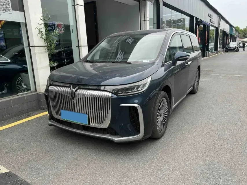 2025 Voyah Dream 1.5T 150HP L4 PHEV 41.7KWH,autocango,china used car exporter,china ev exporter,chinese used car exporter,chinese used ev exporter