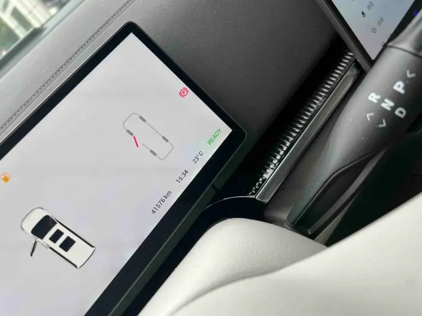 2025 Voyah Dream 1.5T 150HP L4 PHEV 41.7KWH,autocango,china used car exporter,china ev exporter,chinese used car exporter,chinese used ev exporter