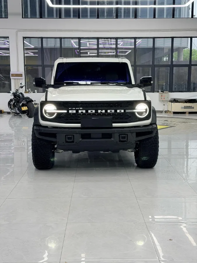 2024 Ford Bronco 2.3T 275HP L4 10AT,autocango,china used car exporter,china ev exporter,chinese used car exporter,chinese used ev exporter