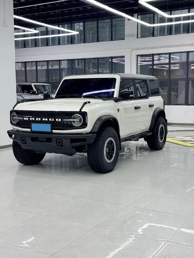 2024 Ford Bronco 2.3T 275HP L4 10AT,autocango,china used car exporter,china ev exporter,chinese used car exporter,chinese used ev exporter