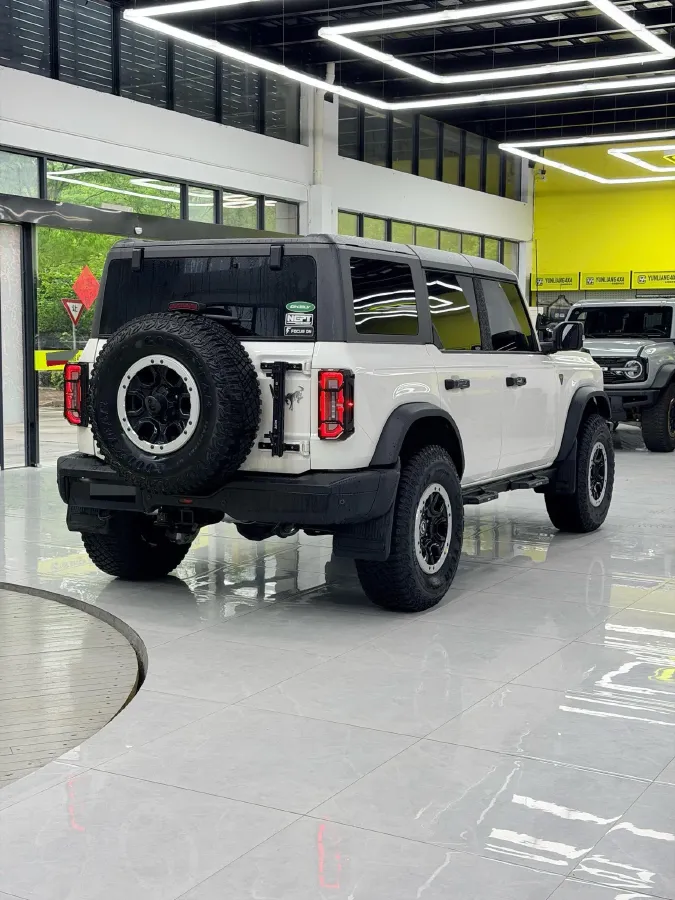 2024 Ford Bronco 2.3T 275HP L4 10AT,autocango,china used car exporter,china ev exporter,chinese used car exporter,chinese used ev exporter