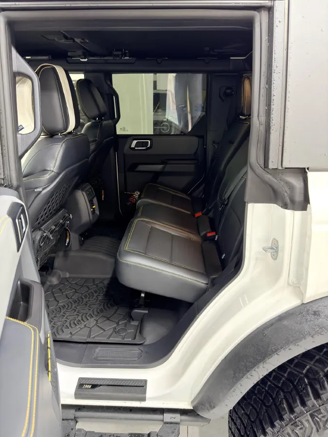 2024 Ford Bronco 2.3T 275HP L4 10AT,autocango,china used car exporter,china ev exporter,chinese used car exporter,chinese used ev exporter