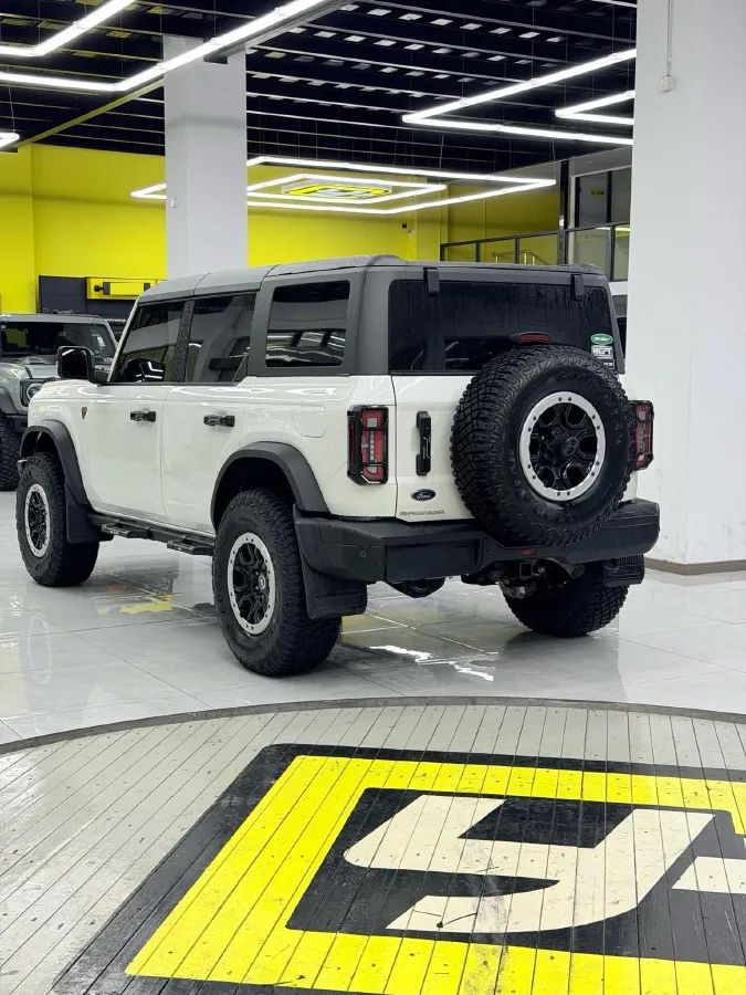 2024 Ford Bronco 2.3T 275HP L4 10AT,autocango,china used car exporter,china ev exporter,chinese used car exporter,chinese used ev exporter