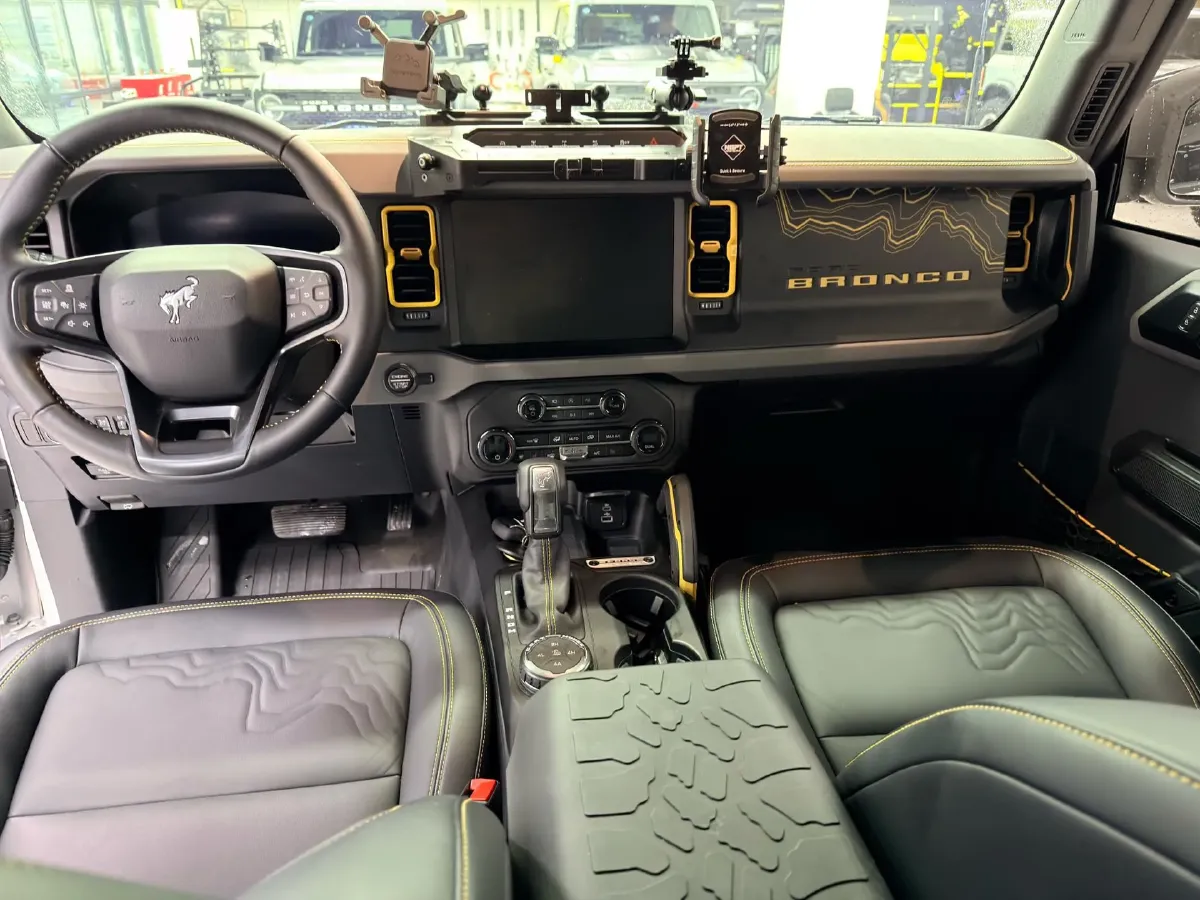 2024 Ford Bronco 2.3T 275HP L4 10AT,autocango,china used car exporter,china ev exporter,chinese used car exporter,chinese used ev exporter