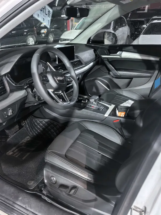 2020 Audi Q5L 2.0T 190HP L4 7DCT,autocango,china used car exporter,china ev exporter,chinese used car exporter,chinese used ev exporter