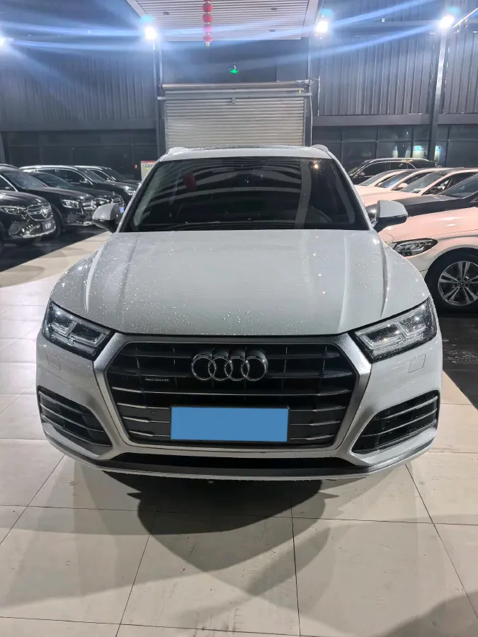 2020 Audi Q5L 2.0T 190HP L4 7DCT,autocango,china used car exporter,china ev exporter,chinese used car exporter,chinese used ev exporter
