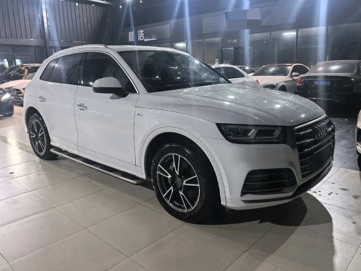 2020 Audi Q5L 2.0T 190HP L4 7DCT,autocango,china used car exporter,china ev exporter,chinese used car exporter,chinese used ev exporter