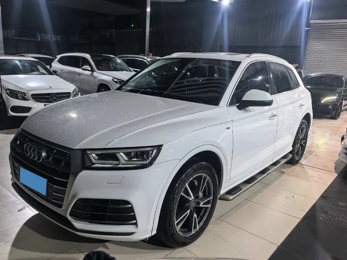 2020 Audi Q5L 2.0T 190HP L4 7DCT,autocango,china used car exporter,china ev exporter,chinese used car exporter,chinese used ev exporter