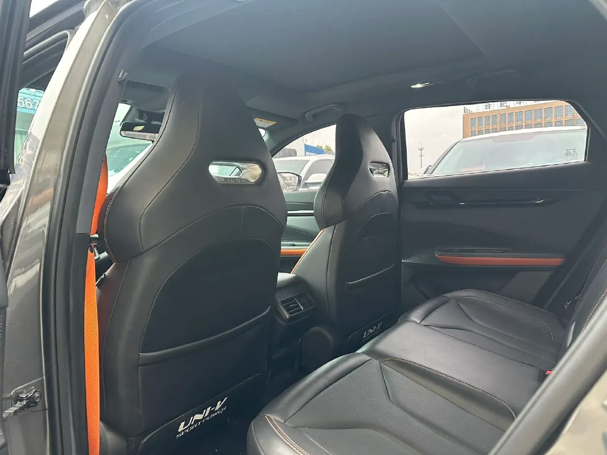 2023 ChangAn UNI-V 1.5T 188HP L4 7DCT,autocango,china used car exporter,china ev exporter,chinese used car exporter,chinese used ev exporter