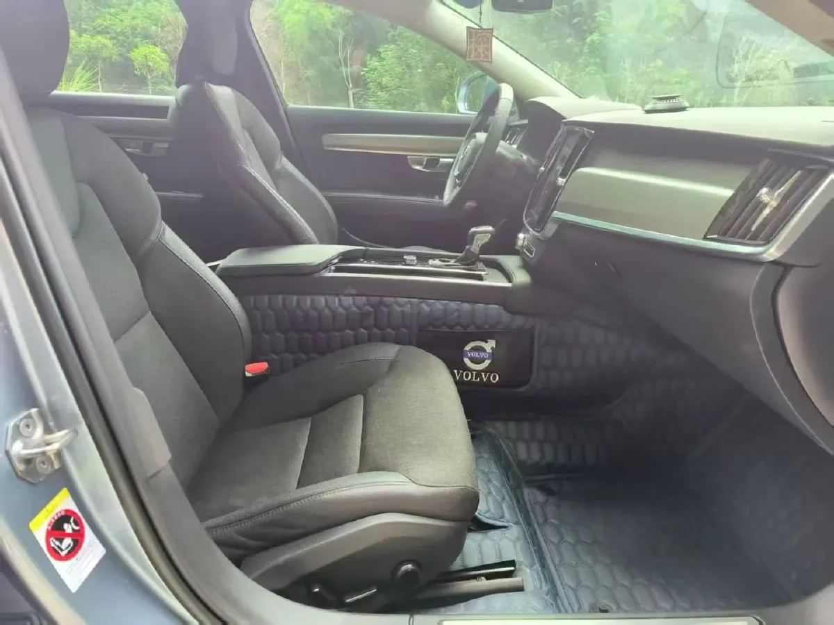 2020 Volvo S90 2.0T 190HP L4 8AT,autocango,china used car exporter,china ev exporter,chinese used car exporter,chinese used ev exporter