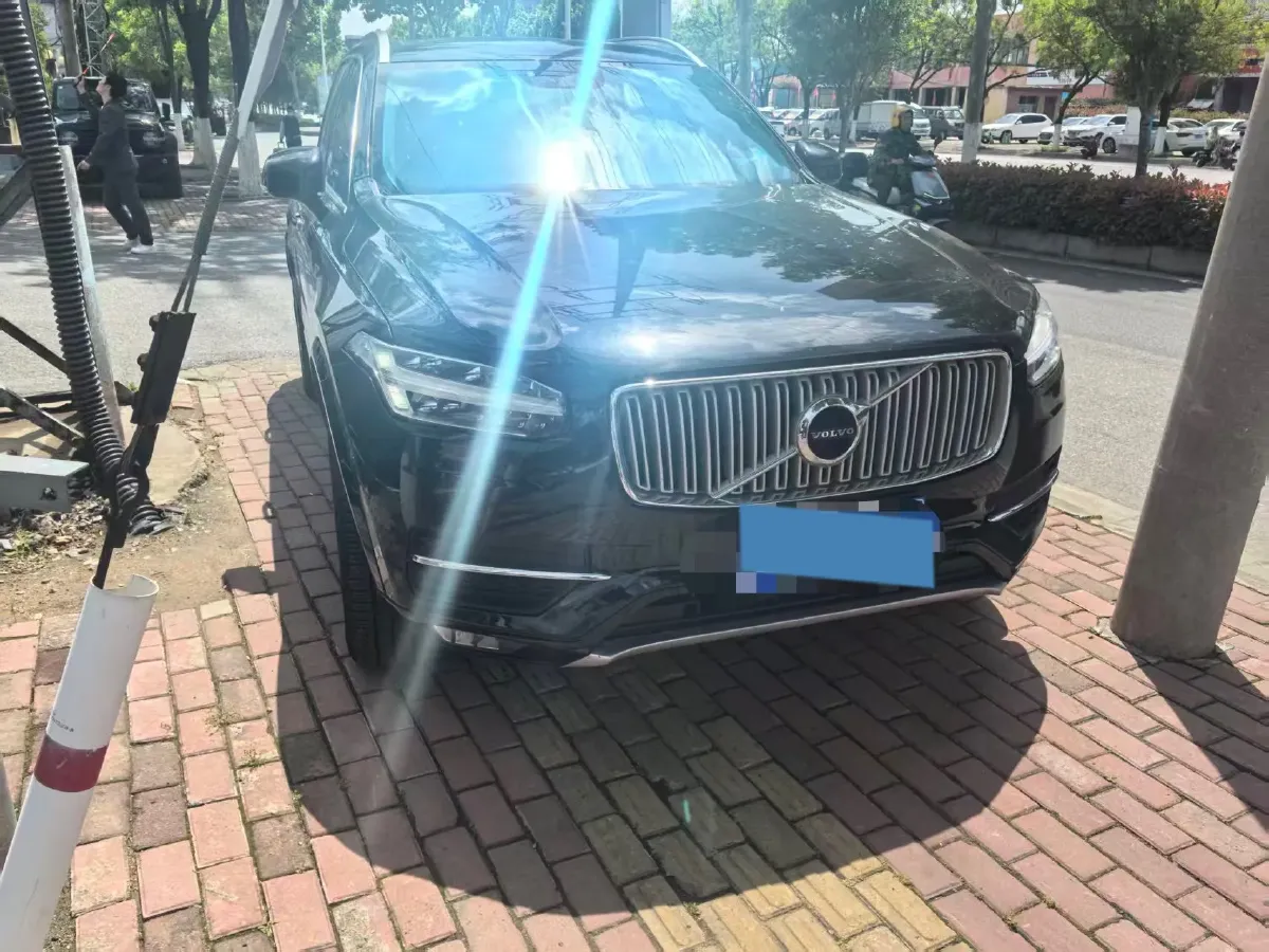 2019 Volvo XC90 2.0T 320HP L4 8AT,autocango,china used car exporter,china ev exporter,chinese used car exporter,chinese used ev exporter