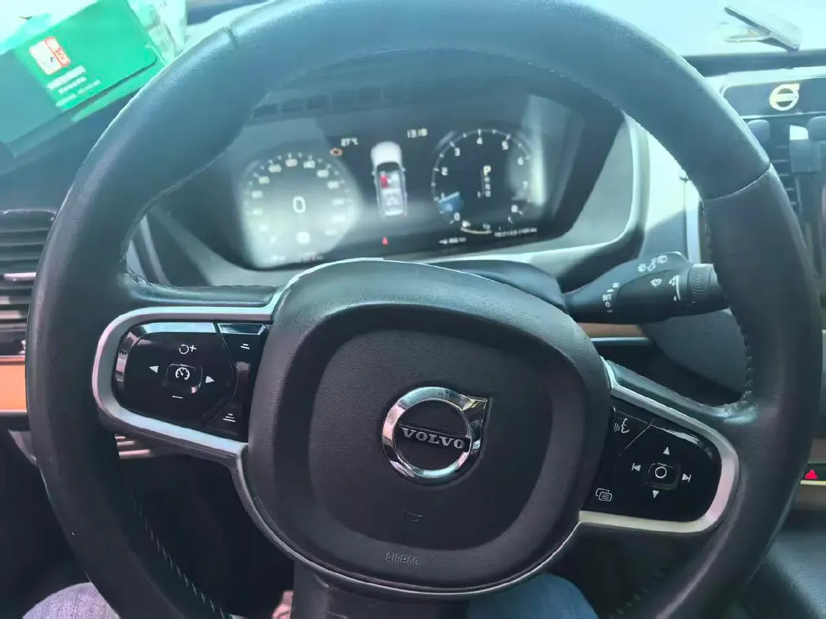 2019 Volvo XC90 2.0T 320HP L4 8AT,autocango,china used car exporter,china ev exporter,chinese used car exporter,chinese used ev exporter