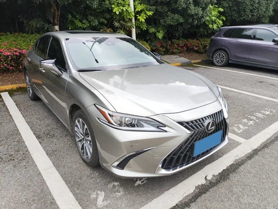 2023 Lexus ES 2.0L 173HP L4 CVT,autocango,china used car exporter,china ev exporter,chinese used car exporter,chinese used ev exporter