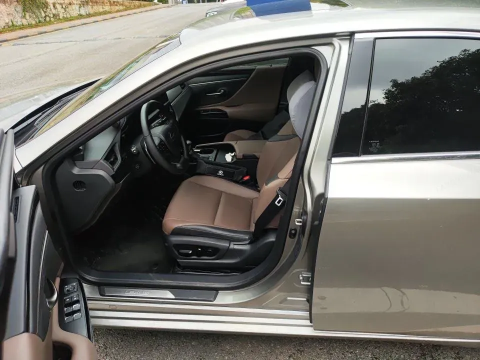 2023 Lexus ES 2.0L 173HP L4 CVT,autocango,china used car exporter,china ev exporter,chinese used car exporter,chinese used ev exporter