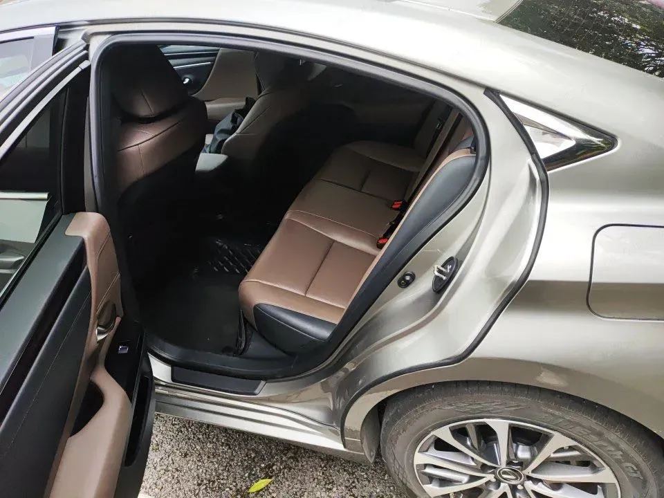 2023 Lexus ES 2.0L 173HP L4 CVT,autocango,china used car exporter,china ev exporter,chinese used car exporter,chinese used ev exporter