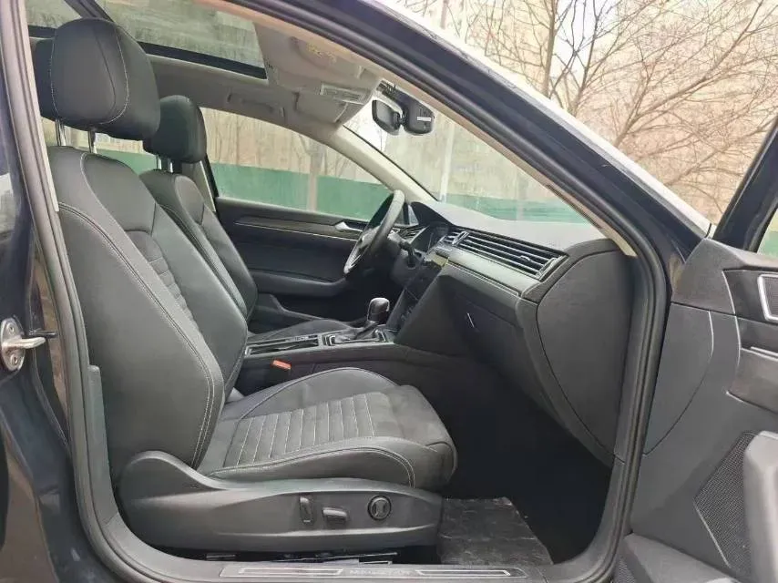 2021 Volkswagen Magotan 2.0T 186HP L4 7DCT,autocango,china used car exporter,china ev exporter,chinese used car exporter,chinese used ev exporter