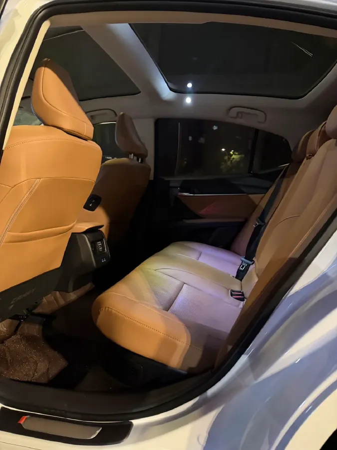 2024 Toyota Camry 2.0L 152HP L4 E-CVT Hybrid,autocango,china used car exporter,china ev exporter,chinese used car exporter,chinese used ev exporter