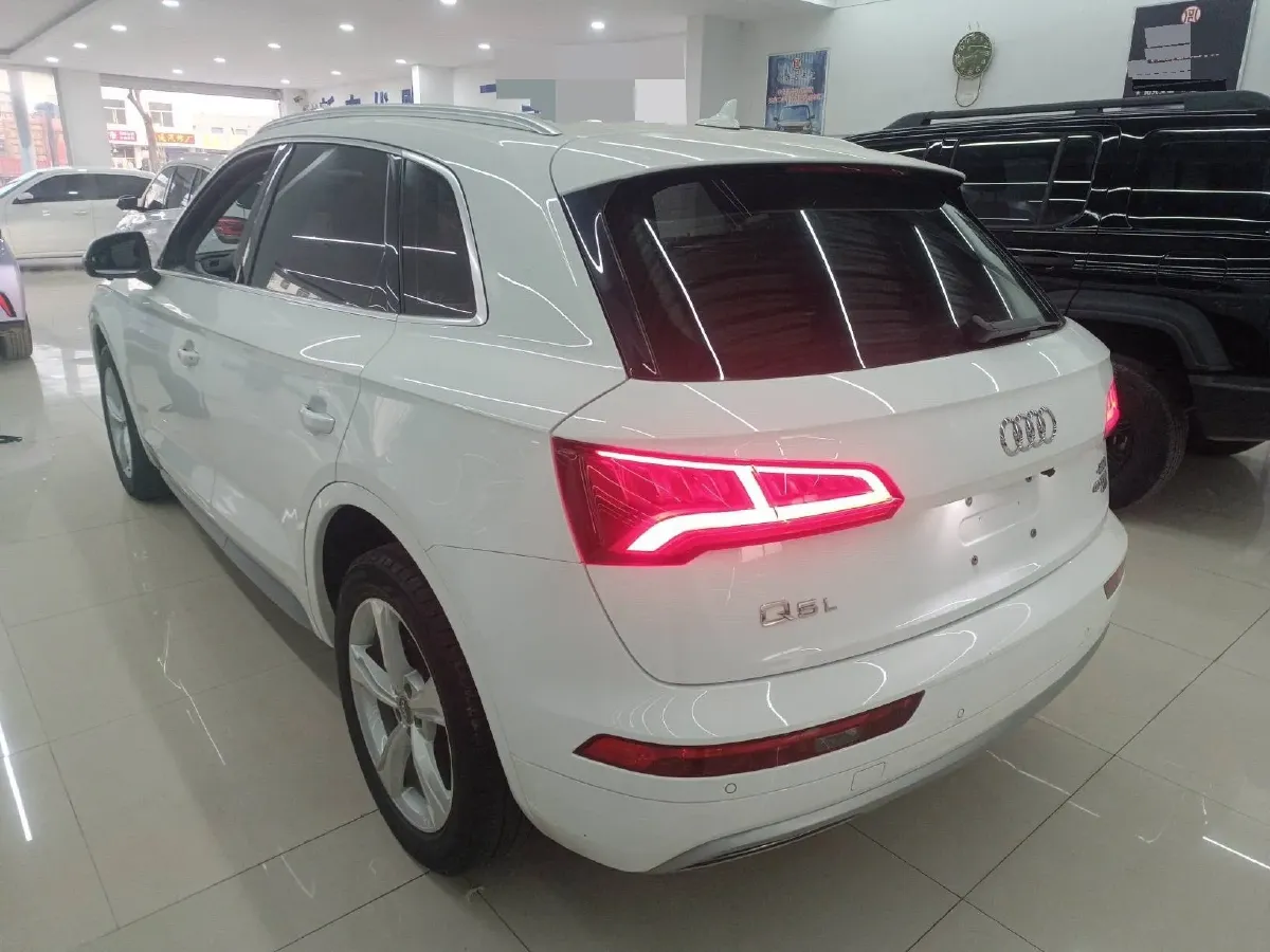 2020 Audi Q5L 2.0T 190HP L4 7DCT,autocango,china used car exporter,china ev exporter,chinese used car exporter,chinese used ev exporter