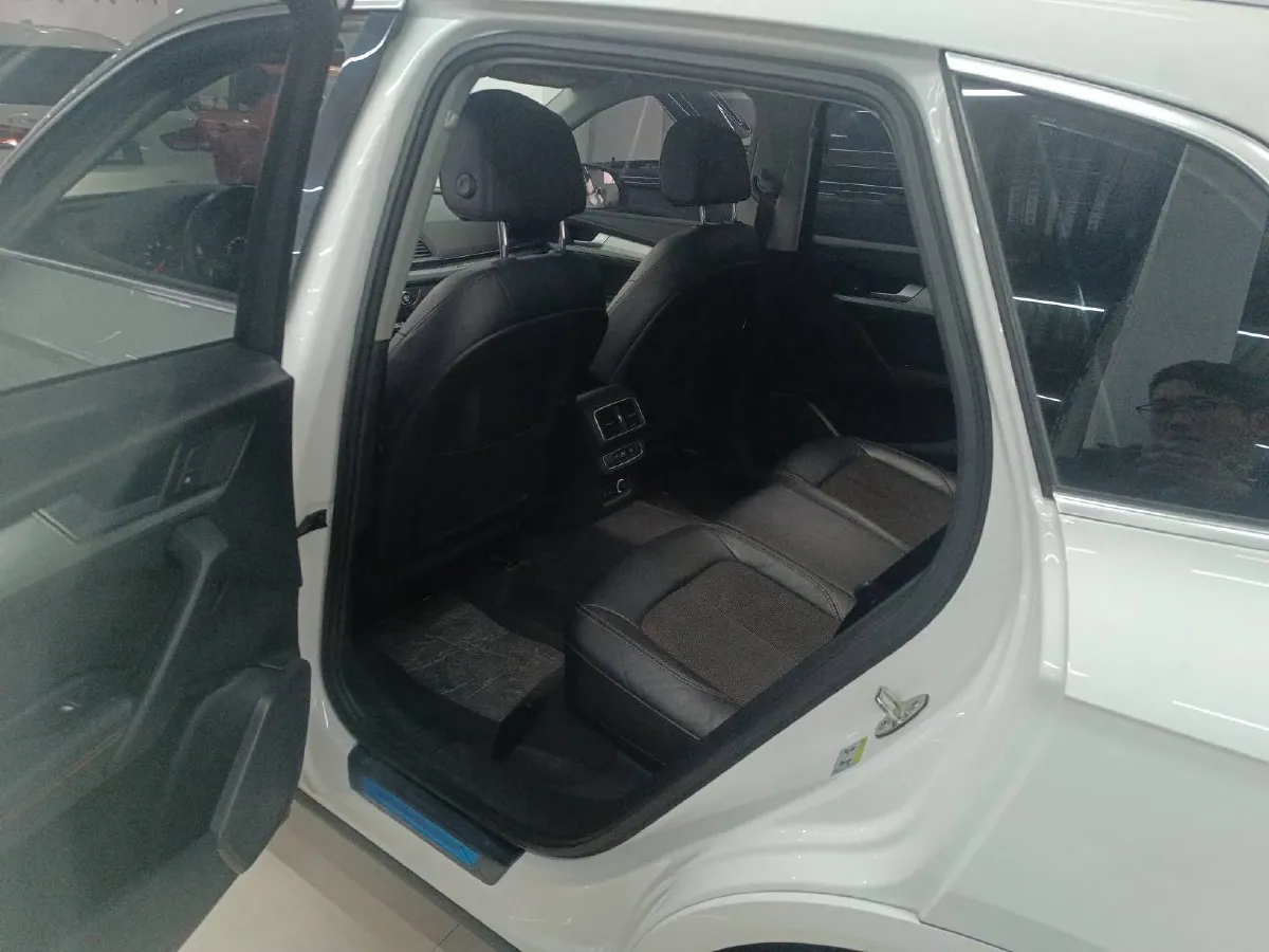 2020 Audi Q5L 2.0T 190HP L4 7DCT,autocango,china used car exporter,china ev exporter,chinese used car exporter,chinese used ev exporter