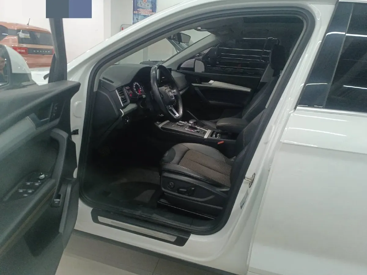 2020 Audi Q5L 2.0T 190HP L4 7DCT,autocango,china used car exporter,china ev exporter,chinese used car exporter,chinese used ev exporter