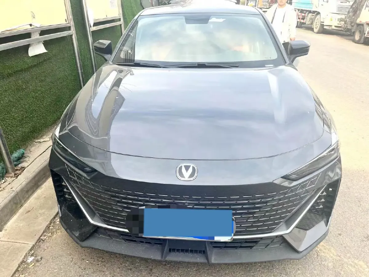 2023 ChangAn UNI-V 1.5T 188HP L4 7DCT,autocango,china used car exporter,china ev exporter,chinese used car exporter,chinese used ev exporter