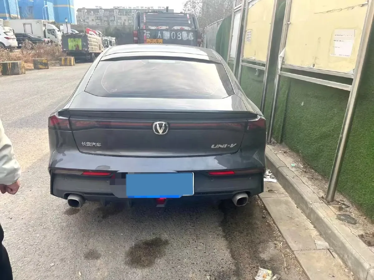 2023 ChangAn UNI-V 1.5T 188HP L4 7DCT,autocango,china used car exporter,china ev exporter,chinese used car exporter,chinese used ev exporter