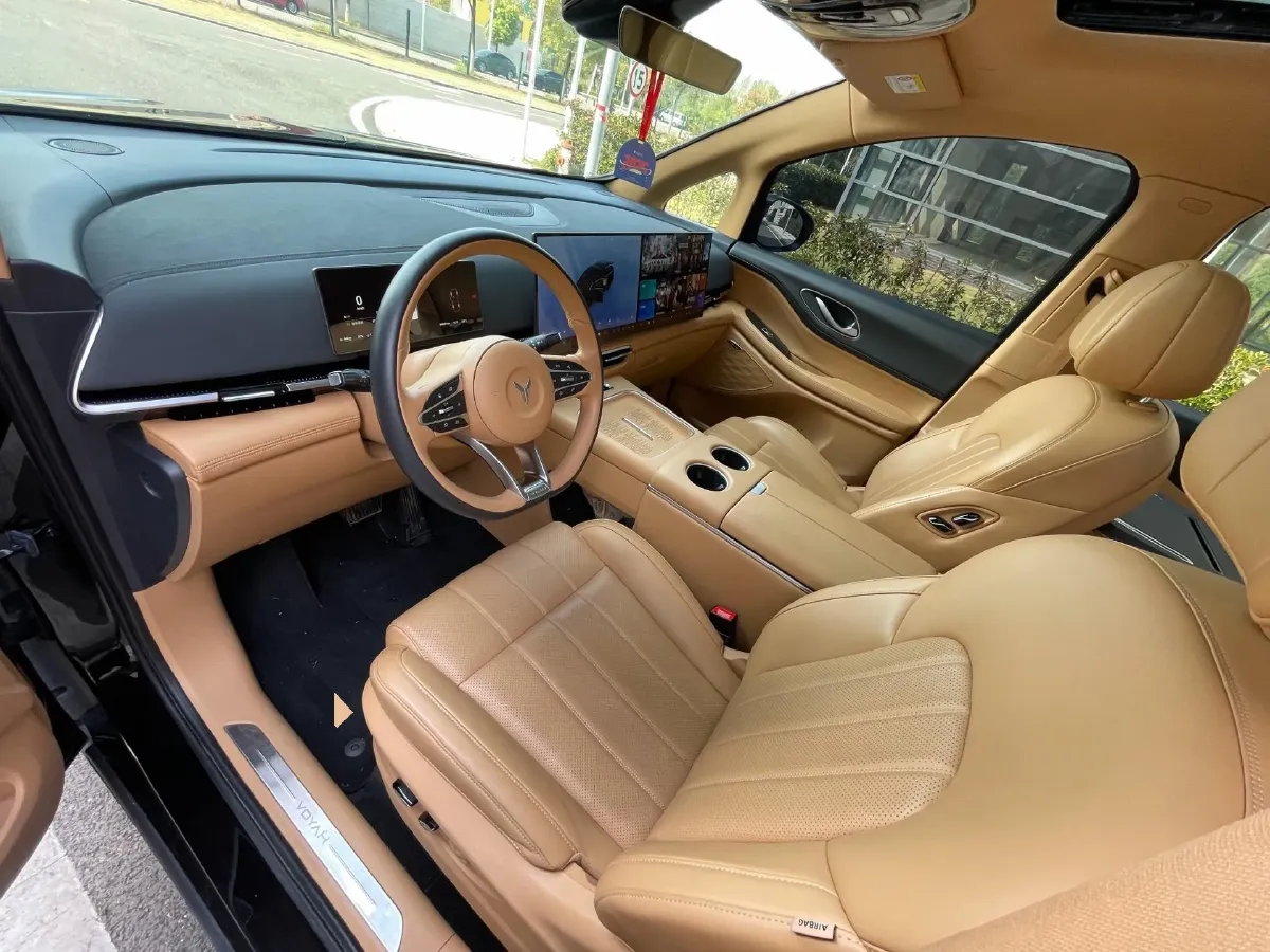 2025 Voyah Dream 1.5T 150HP L4 PHEV 41.7KWH,autocango,china used car exporter,china ev exporter,chinese used car exporter,chinese used ev exporter