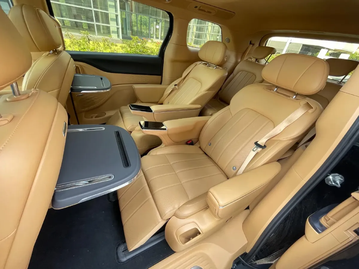 2025 Voyah Dream 1.5T 150HP L4 PHEV 41.7KWH,autocango,china used car exporter,china ev exporter,chinese used car exporter,chinese used ev exporter