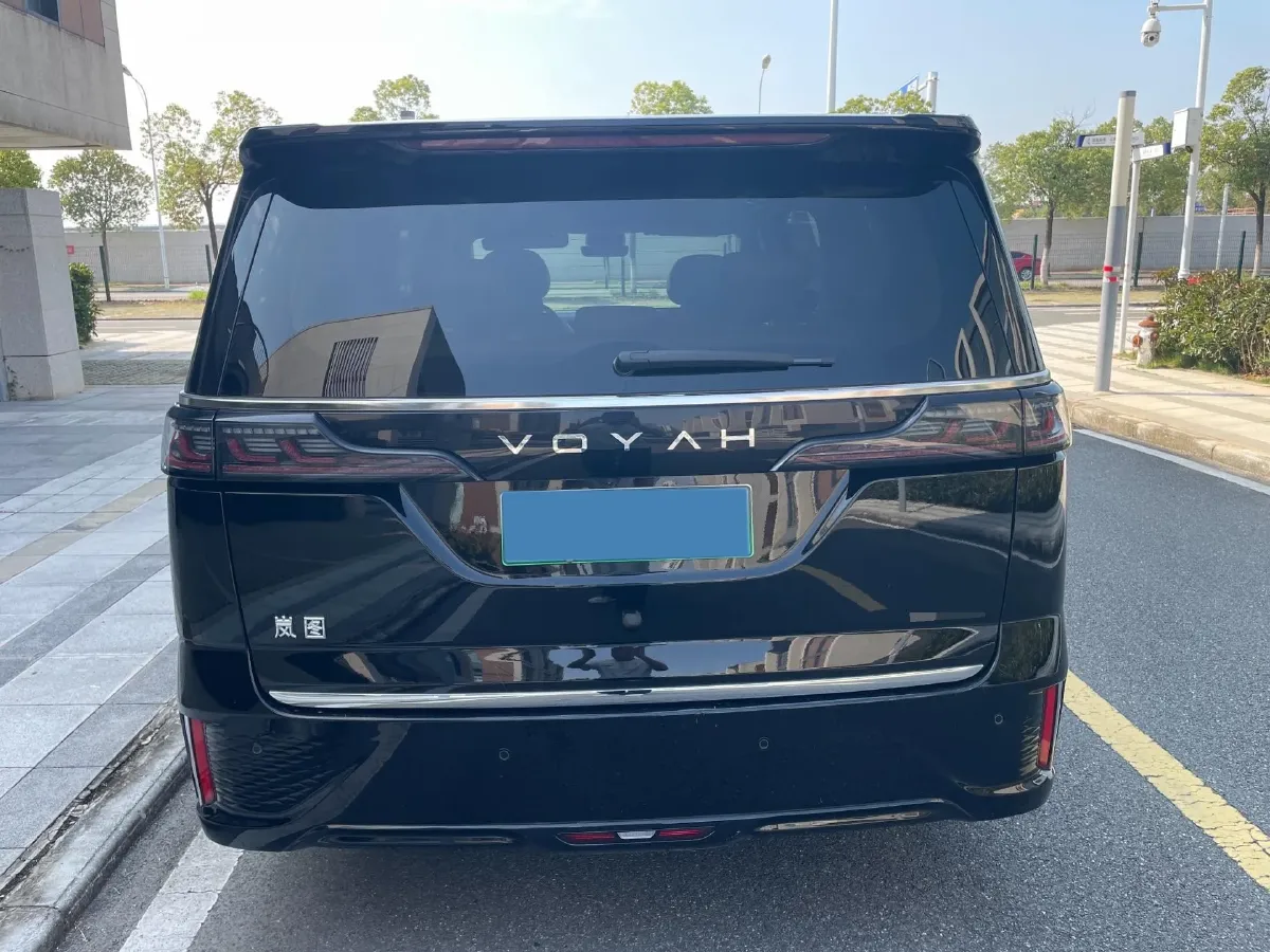 2025 Voyah Dream 1.5T 150HP L4 PHEV 41.7KWH,autocango,china used car exporter,china ev exporter,chinese used car exporter,chinese used ev exporter