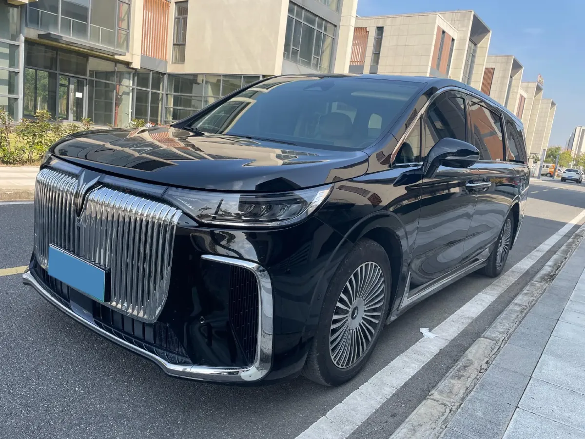 2025 Voyah Dream 1.5T 150HP L4 PHEV 41.7KWH,autocango,china used car exporter,china ev exporter,chinese used car exporter,chinese used ev exporter