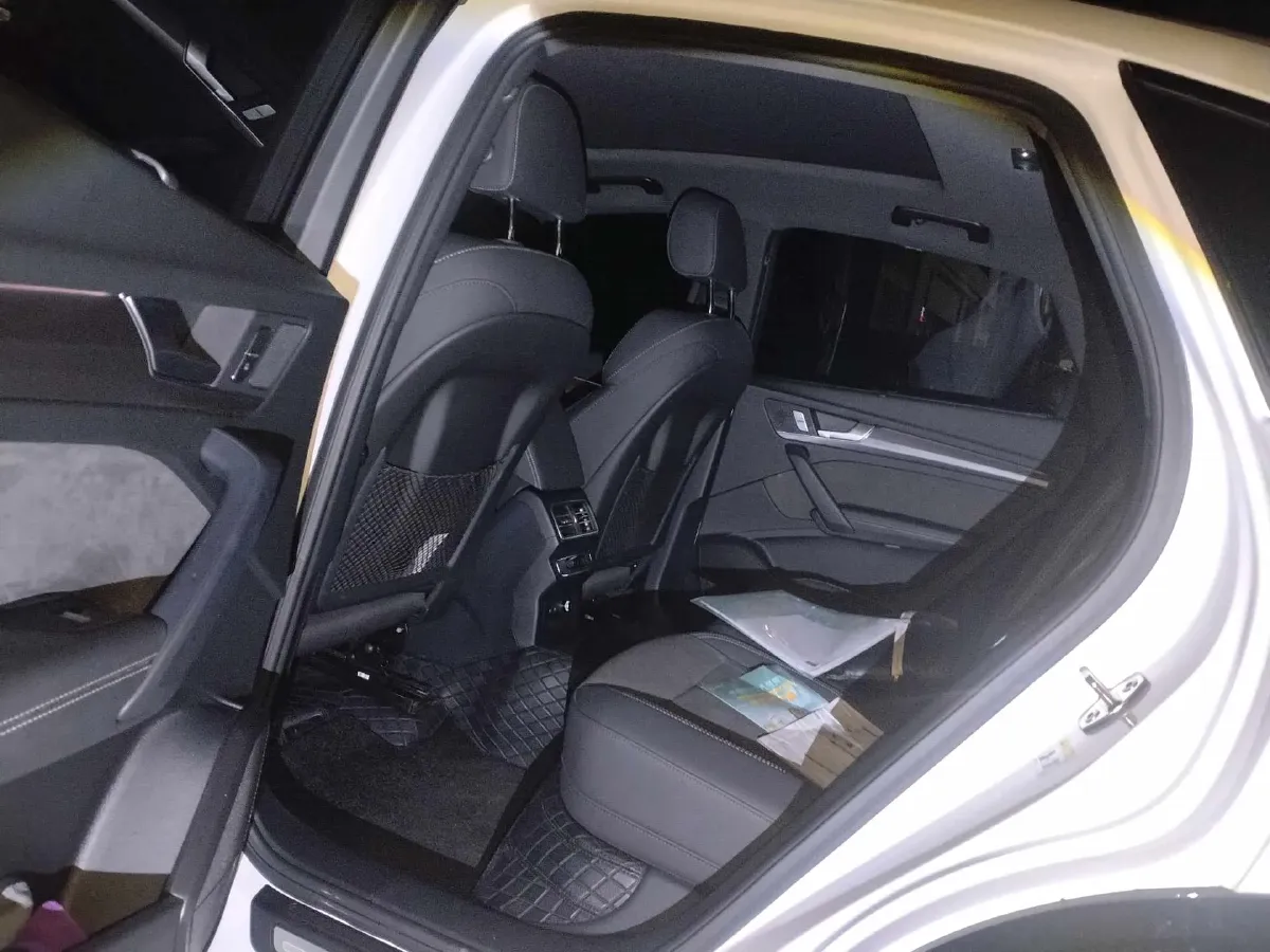 2024 Audi Q5L 2.0T 190HP L4 7DCT,autocango,china used car exporter,china ev exporter,chinese used car exporter,chinese used ev exporter