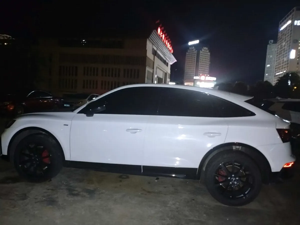 2024 Audi Q5L 2.0T 190HP L4 7DCT,autocango,china used car exporter,china ev exporter,chinese used car exporter,chinese used ev exporter