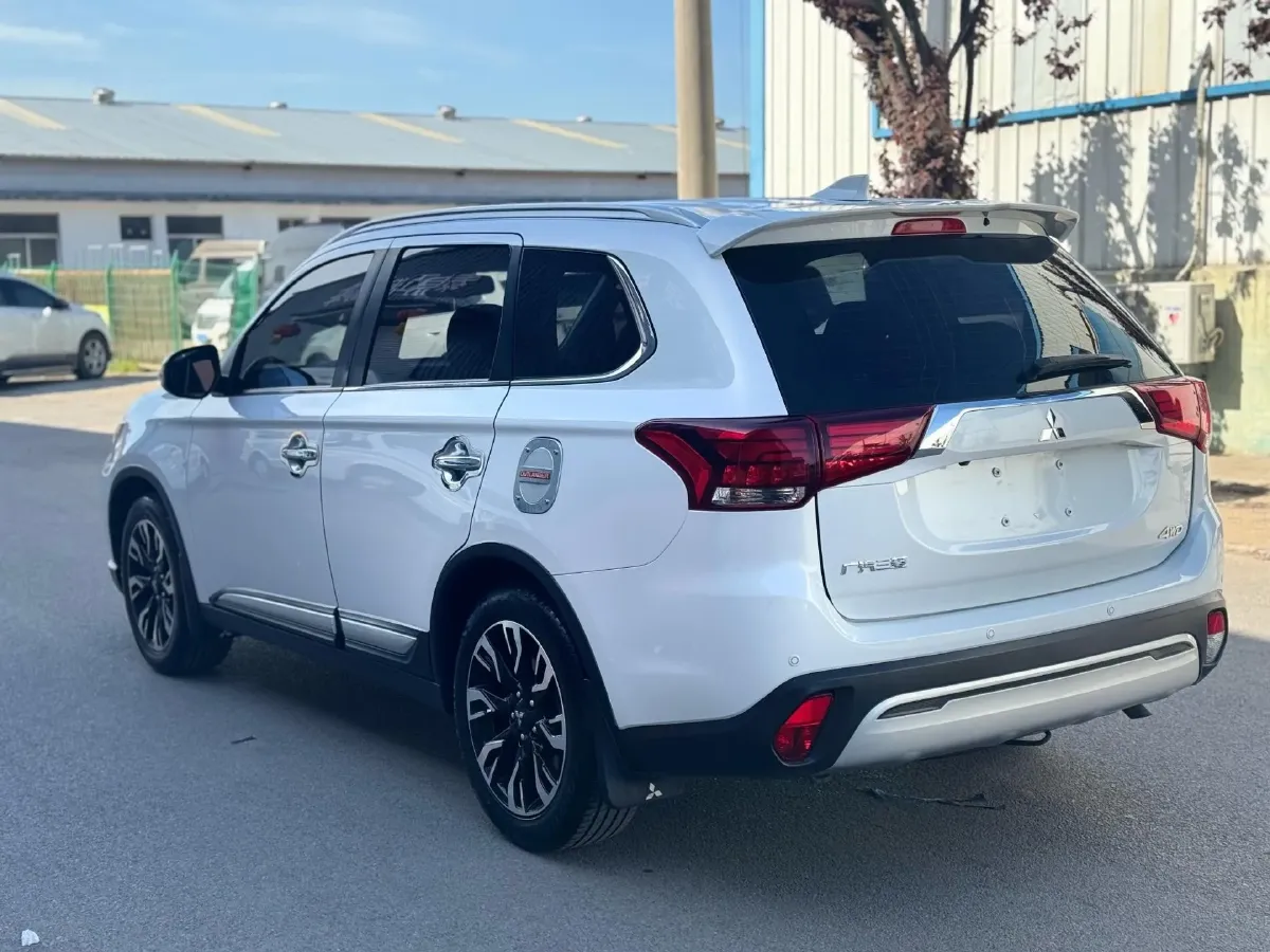 2019 Mitsubishi Outlander 2.4L 192HP L4 CVT,autocango,china used car exporter,china ev exporter,chinese used car exporter,chinese used ev exporter