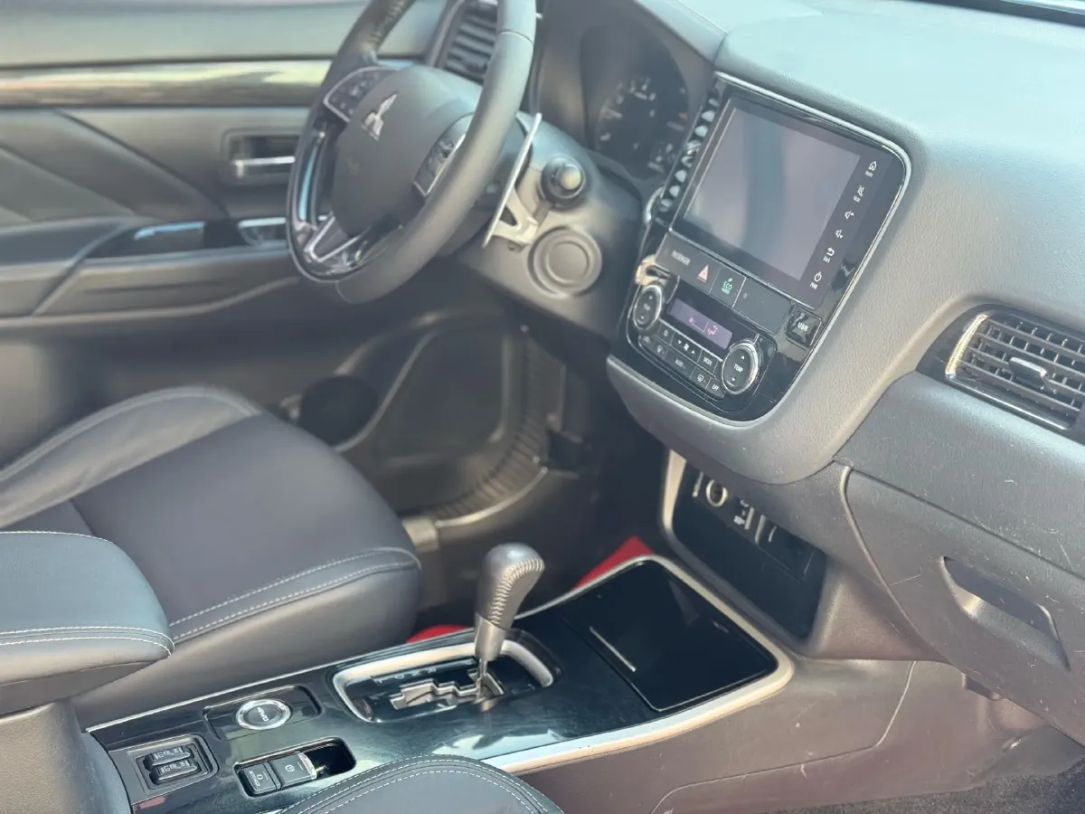 2019 Mitsubishi Outlander 2.4L 192HP L4 CVT,autocango,china used car exporter,china ev exporter,chinese used car exporter,chinese used ev exporter