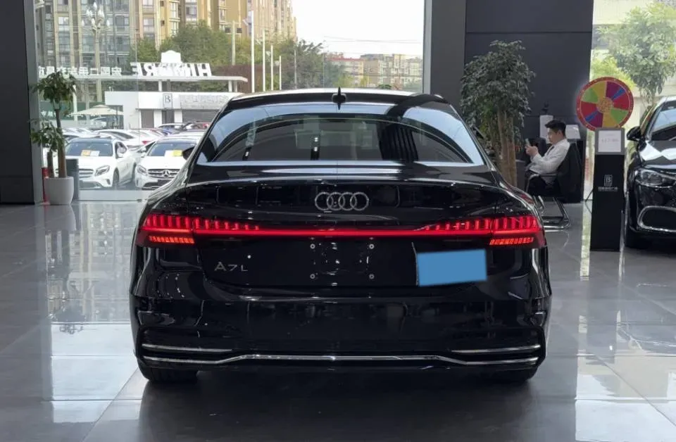 2024 Audi A7L 2.0T 245HP L4 7DCT,autocango,china used car exporter,china ev exporter,chinese used car exporter,chinese used ev exporter