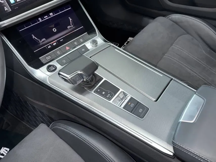 2024 Audi A7L 2.0T 245HP L4 7DCT,autocango,china used car exporter,china ev exporter,chinese used car exporter,chinese used ev exporter