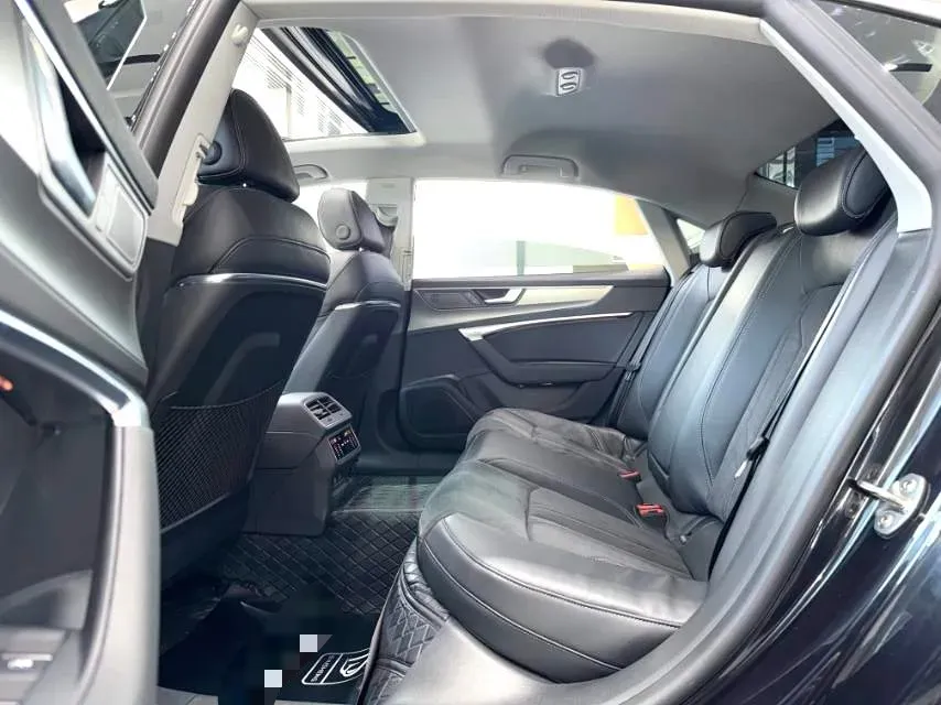 2024 Audi A7L 2.0T 245HP L4 7DCT,autocango,china used car exporter,china ev exporter,chinese used car exporter,chinese used ev exporter