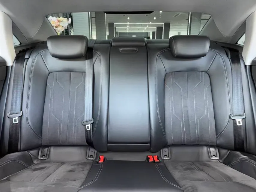 2024 Audi A7L 2.0T 245HP L4 7DCT,autocango,china used car exporter,china ev exporter,chinese used car exporter,chinese used ev exporter