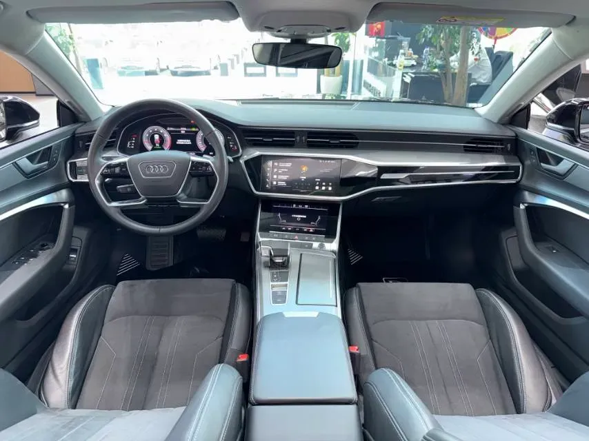2024 Audi A7L 2.0T 245HP L4 7DCT,autocango,china used car exporter,china ev exporter,chinese used car exporter,chinese used ev exporter