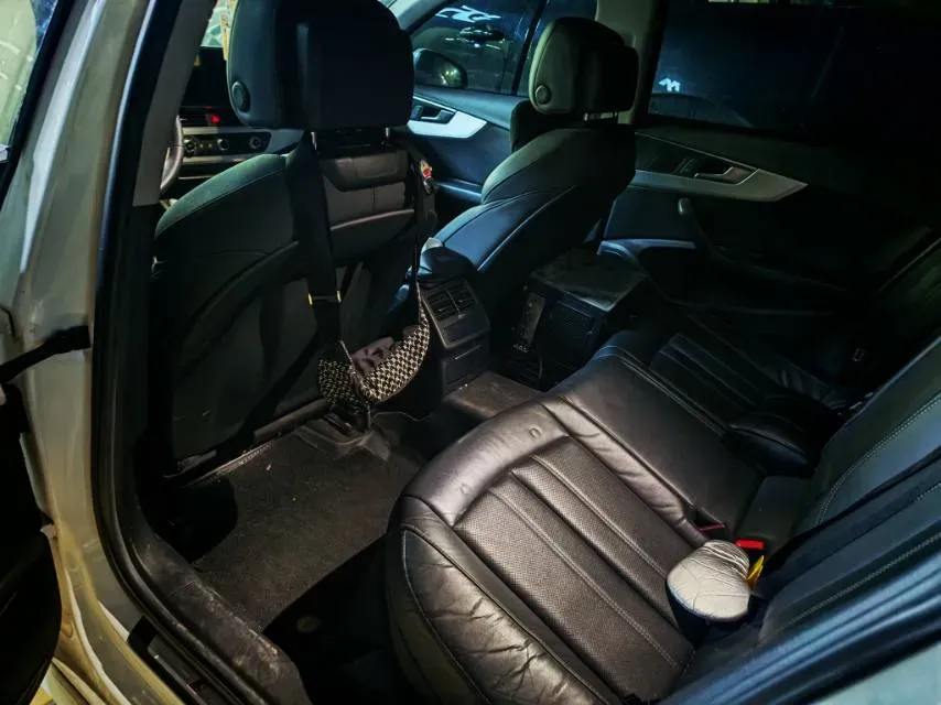 2020 Audi A4L 2.0T 190HP L4 7DCT,autocango,china used car exporter,china ev exporter,chinese used car exporter,chinese used ev exporter