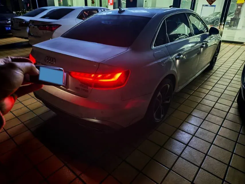 2020 Audi A4L 2.0T 190HP L4 7DCT,autocango,china used car exporter,china ev exporter,chinese used car exporter,chinese used ev exporter