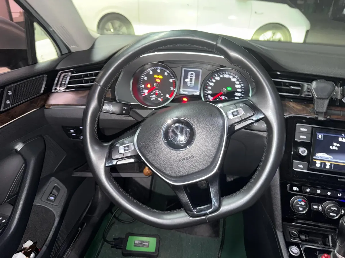 2017 Volkswagen Magotan 1.8T 180HP L4 7DCT,autocango,china used car exporter,china ev exporter,chinese used car exporter,chinese used ev exporter