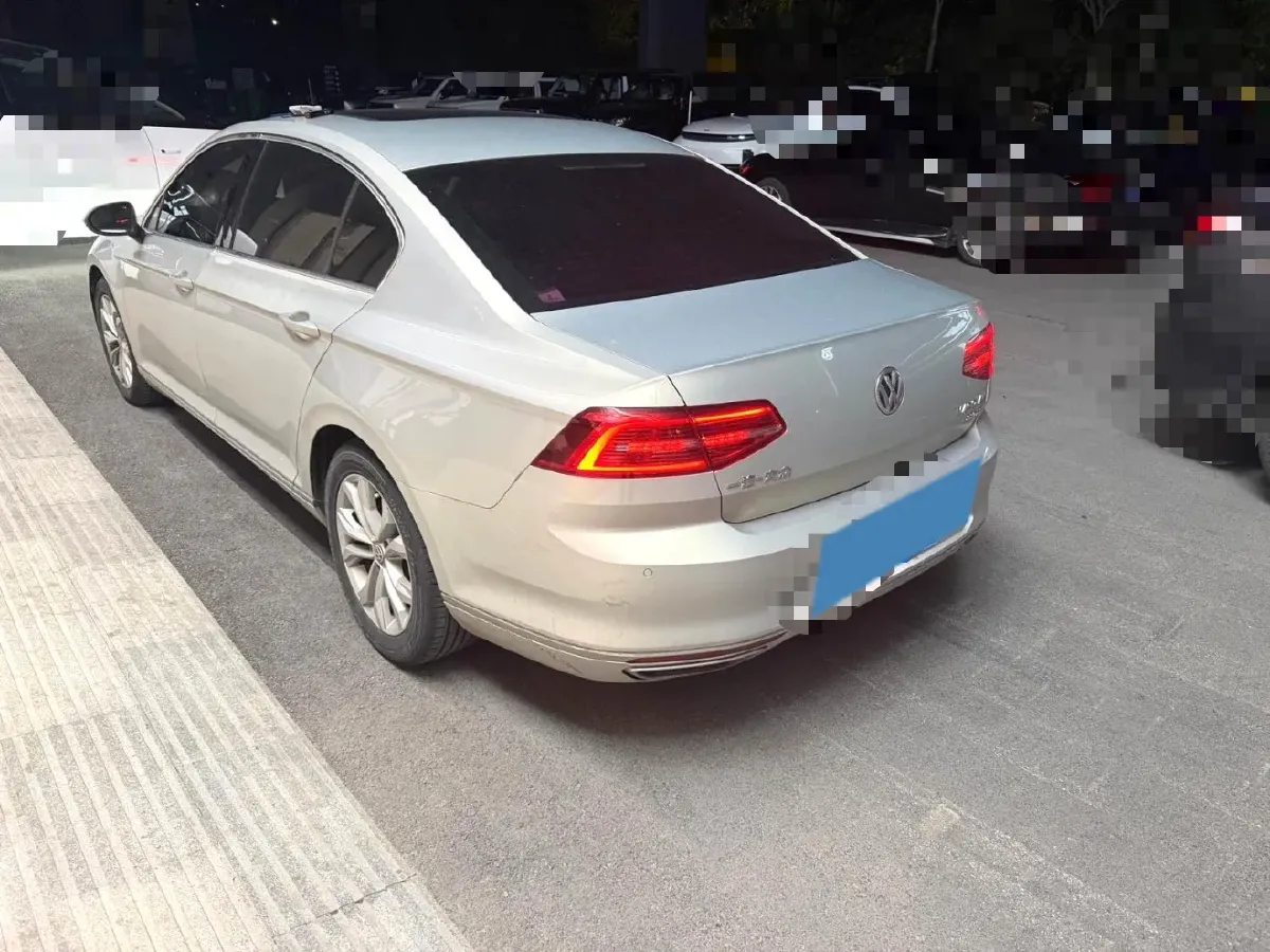 2017 Volkswagen Magotan 1.8T 180HP L4 7DCT,autocango,china used car exporter,china ev exporter,chinese used car exporter,chinese used ev exporter