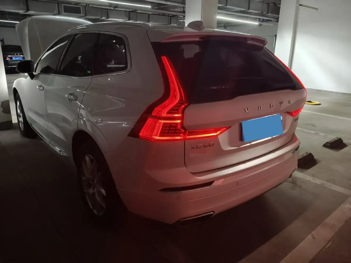 2020 Volvo XC60 2.0T 254HP L4 8AT,autocango,china used car exporter,china ev exporter,chinese used car exporter,chinese used ev exporter