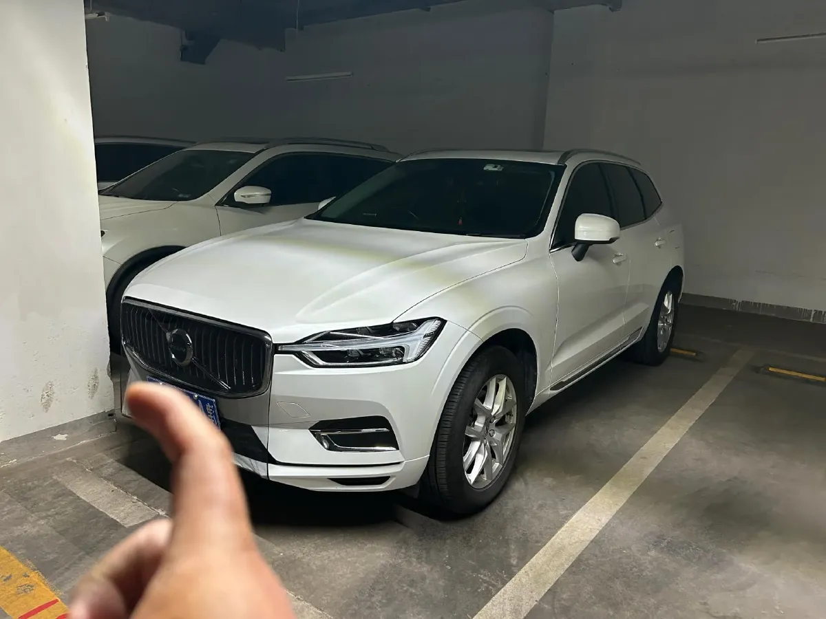 2020 Volvo XC60 2.0T 254HP L4 8AT,autocango,china used car exporter,china ev exporter,chinese used car exporter,chinese used ev exporter