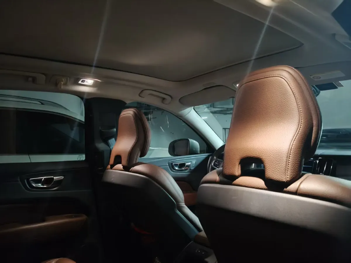 2020 Volvo XC60 2.0T 254HP L4 8AT,autocango,china used car exporter,china ev exporter,chinese used car exporter,chinese used ev exporter