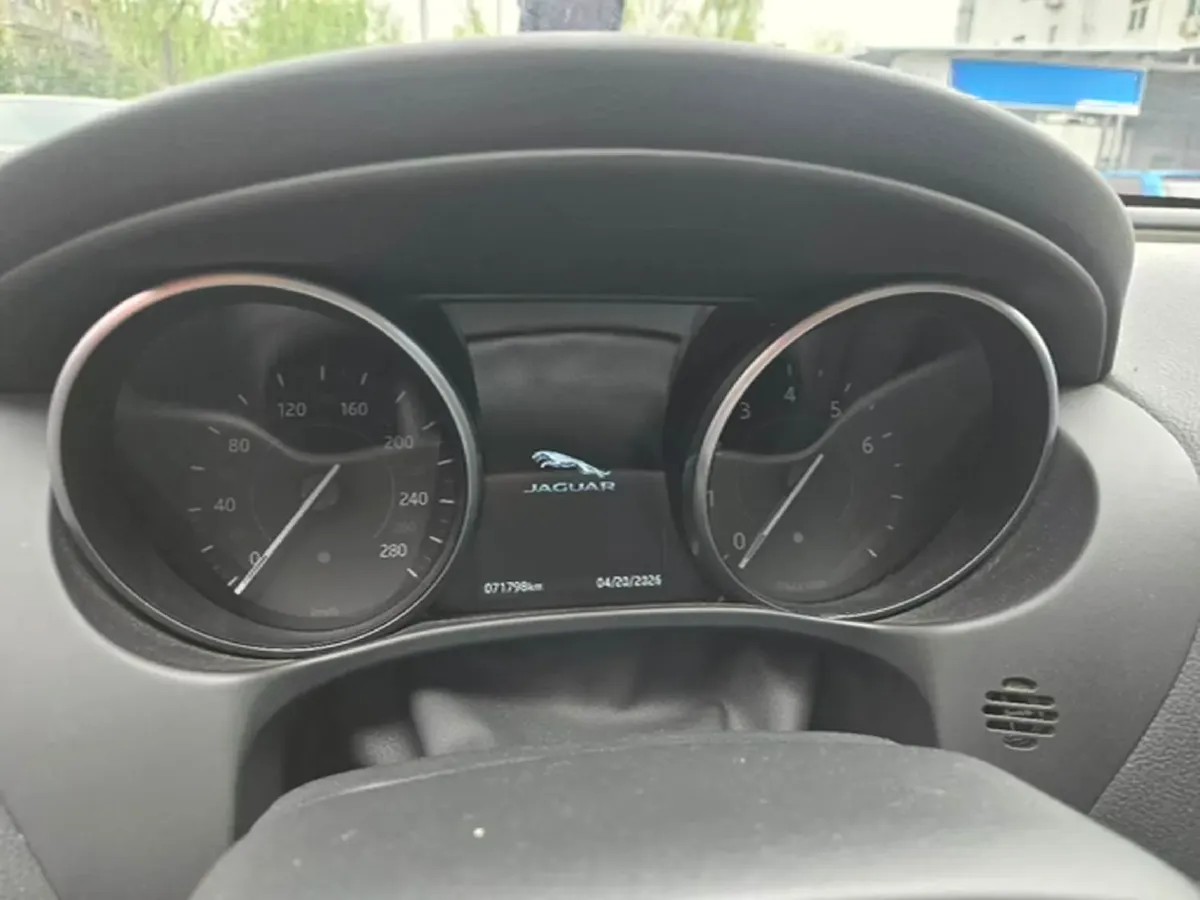 2019 Jeep Cherokee 2.0T 265HP L4 9AT,autocango,china used car exporter,china ev exporter,chinese used car exporter,chinese used ev exporter