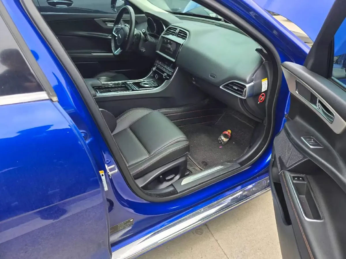 2019 Jeep Cherokee 2.0T 265HP L4 9AT,autocango,china used car exporter,china ev exporter,chinese used car exporter,chinese used ev exporter